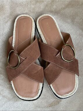 NYDJ Rossi Brown Crisscross Slide Sandals with Antique Gold Ring Size 8